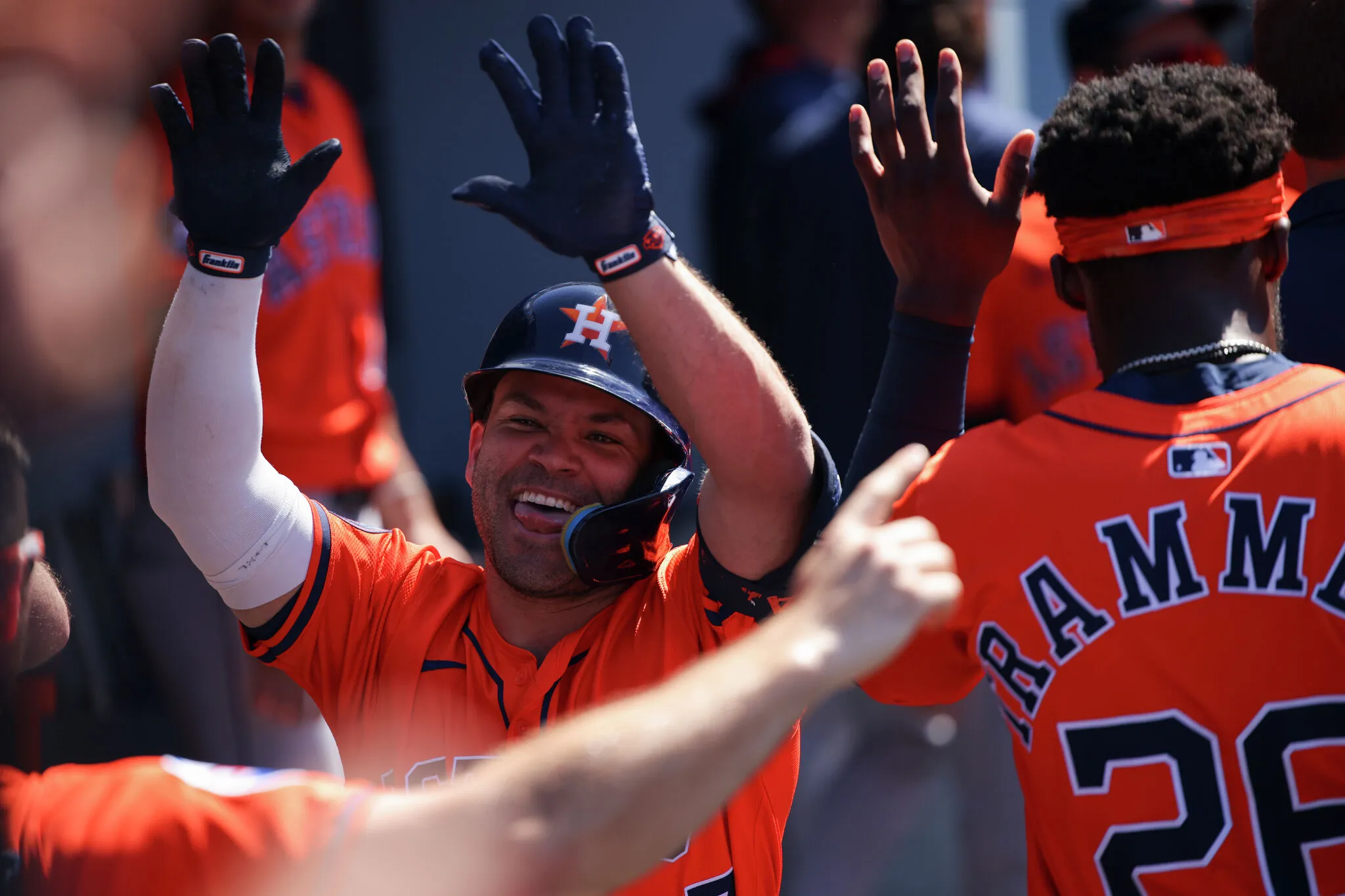 "Lebih keras berteriak 'Boo!': Penyiar radio Astros mengejek penggemar Dodgers setelah ledakan Jose Altuve"