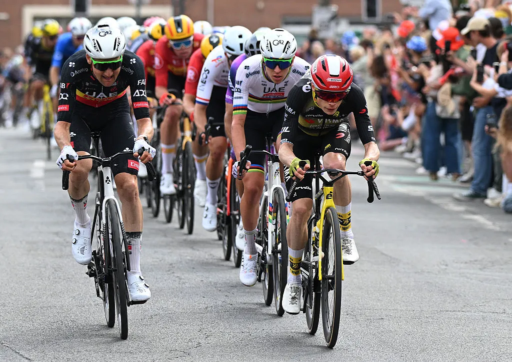 "Sangat Bertentangan dengan Sifatnya, Tapi Dia Sangat Kuat" – Jonas Vingegaard dan Visma-Lease a Bike Meriahkan Pembukaan Tour de France dalam Angin Silang
